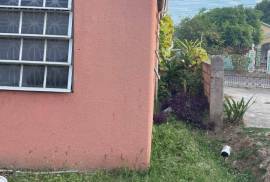 3 Bedrooms 2 Bathrooms, House for Sale in Spanish Town