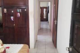 4 Bedrooms 3 Bathrooms, House for Sale in Windsor Castle