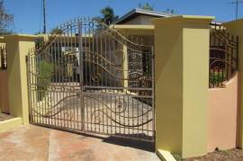 5 Bedrooms 3 Bathrooms, House for Sale in Spanish Town