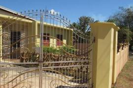 5 Bedrooms 3 Bathrooms, House for Sale in Spanish Town