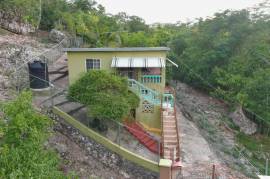 3 Bedrooms 2 Bathrooms, House for Sale in Porus