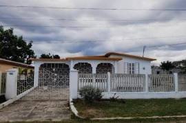 3 Bedrooms 2 Bathrooms, House for Sale in Spanish Town