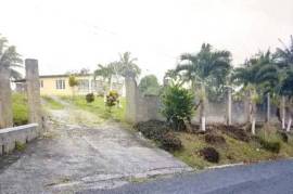 6 Bedrooms 3 Bathrooms, House for Sale in Linstead