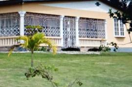 6 Bedrooms 3 Bathrooms, House for Sale in Linstead