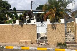 4 Bedrooms 3 Bathrooms, House for Sale in Kingston 4