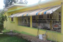 3 Bedrooms 2 Bathrooms, House for Sale in Linstead