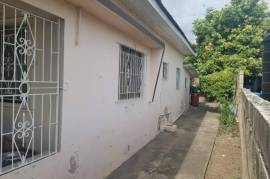 4 Bedrooms 2 Bathrooms, House for Sale in Kingston 11