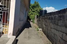 4 Bedrooms 2 Bathrooms, House for Sale in Kingston 11