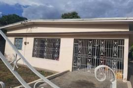 4 Bedrooms 2 Bathrooms, House for Sale in Kingston 11