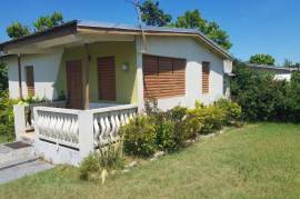 2 Bedrooms 1 Bathrooms, House for Sale in Runaway Bay