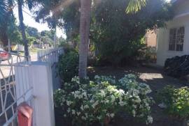 2 Bedrooms 1 Bathrooms, House for Sale in Spanish Town