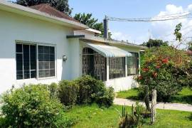 3 Bedrooms 2 Bathrooms, House for Sale in Hampden