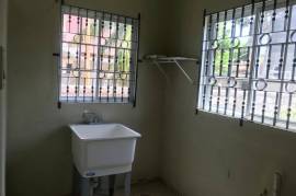 3 Bedrooms 2 Bathrooms, House for Sale in May Pen