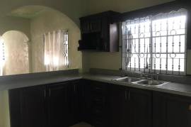 3 Bedrooms 2 Bathrooms, House for Sale in May Pen