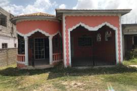 3 Bedrooms 2 Bathrooms, House for Sale in May Pen