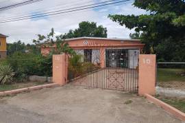 4 Bedrooms 2 Bathrooms, House for Sale in Spanish Town