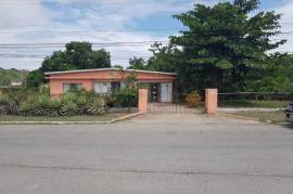 4 Bedrooms 2 Bathrooms, House for Sale in Spanish Town