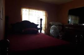 4 Bedrooms 2 Bathrooms, House for Sale in May Pen