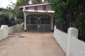 4 Bedrooms 2 Bathrooms, House for Sale in May Pen