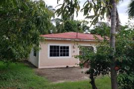 4 Bedrooms 2 Bathrooms, House for Sale in May Pen