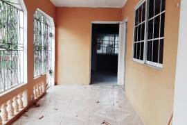 4 Bedrooms 2 Bathrooms, House for Sale in May Pen