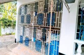 3 Bedrooms 2 Bathrooms, House for Sale in Linstead