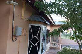 4 Bedrooms 2 Bathrooms, House for Sale in May Pen