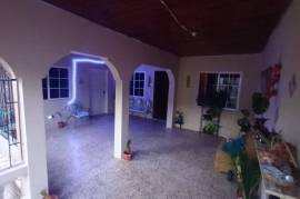 4 Bedrooms 2 Bathrooms, House for Sale in May Pen