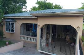 4 Bedrooms 2 Bathrooms, House for Sale in May Pen