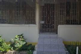 3 Bedrooms 2 Bathrooms, House for Sale in May Pen