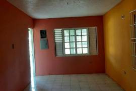 3 Bedrooms 2 Bathrooms, House for Sale in May Pen