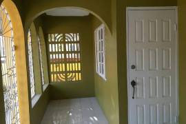 3 Bedrooms 2 Bathrooms, House for Sale in May Pen