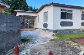 3 Bedrooms 2 Bathrooms, House for Sale in Christiana