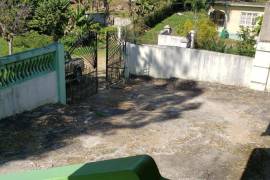 6 Bedrooms 3 Bathrooms, House for Sale in Ewarton