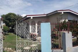 3 Bedrooms 2 Bathrooms, House for Sale in Gregory Park