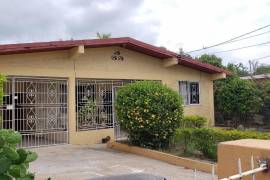 6 Bedrooms 3 Bathrooms, House for Sale in Spanish Town