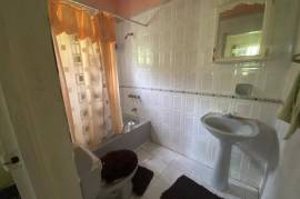 3 Bedrooms 2 Bathrooms, House for Sale in Old Harbour