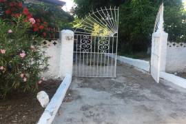 3 Bedrooms 2 Bathrooms, House for Sale in Old Harbour