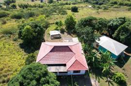 3 Bedrooms 2 Bathrooms, House for Sale in Junction