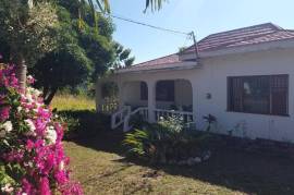 3 Bedrooms 2 Bathrooms, House for Sale in Junction