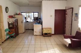 3 Bedrooms 2 Bathrooms, House for Sale in Junction