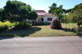 3 Bedrooms 2 Bathrooms, House for Sale in Junction