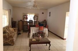 3 Bedrooms 2 Bathrooms, House for Sale in Junction