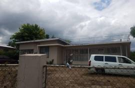 4 Bedrooms 3 Bathrooms, House for Sale in May Pen