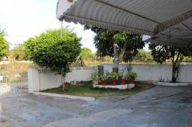 4 Bedrooms 2 Bathrooms, House for Sale in Spanish Town