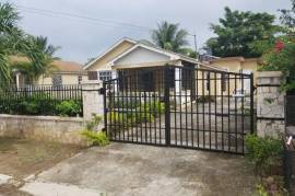 3 Bedrooms 2 Bathrooms, House for Sale in Old Harbour