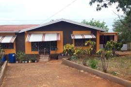 4 Bedrooms 2 Bathrooms, House for Sale in Junction