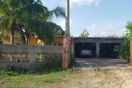 3 Bedrooms 2 Bathrooms, House for Private in Spanish Town