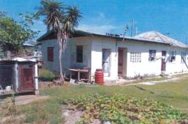 5 Bedrooms 2 Bathrooms, House for Private in Savanna-La-Mar