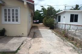 2 Bedrooms 1 Bathrooms, House for Sale in Spanish Town